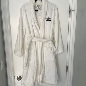 ALO Yoga White Terry Cloth Bathrobe with Shawl Collar